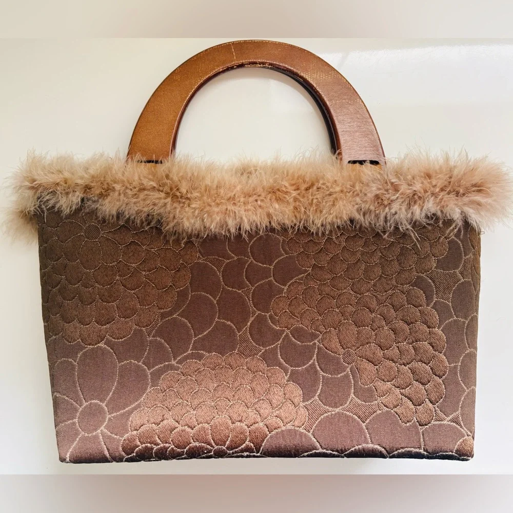Vintage Elegant Brown Floral Handbag wooden handle feathered all around top part